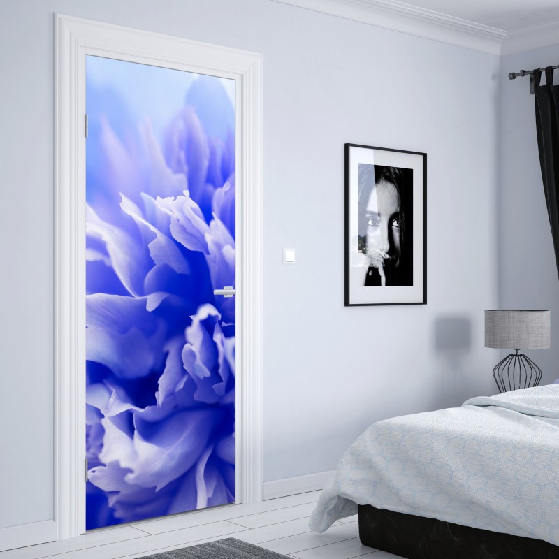 Naklejka na drzwi delikatny niebieski abstrakcyjny kwiat zbliżenie – Wallissimo® Naklejka na drzwi delikatny niebieski abstrakcyjny kwiat zbliżenie – Wallissimo®