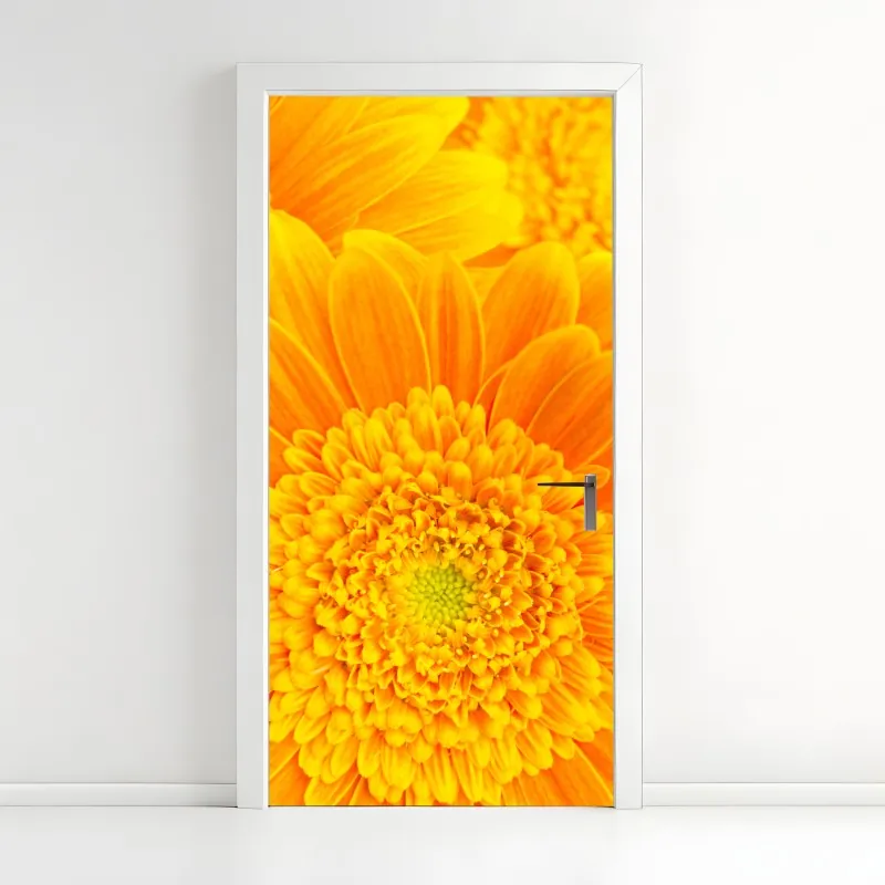 Naklejka na drzwi intensywny pomarańczowy kwiat gerbery z bliska
