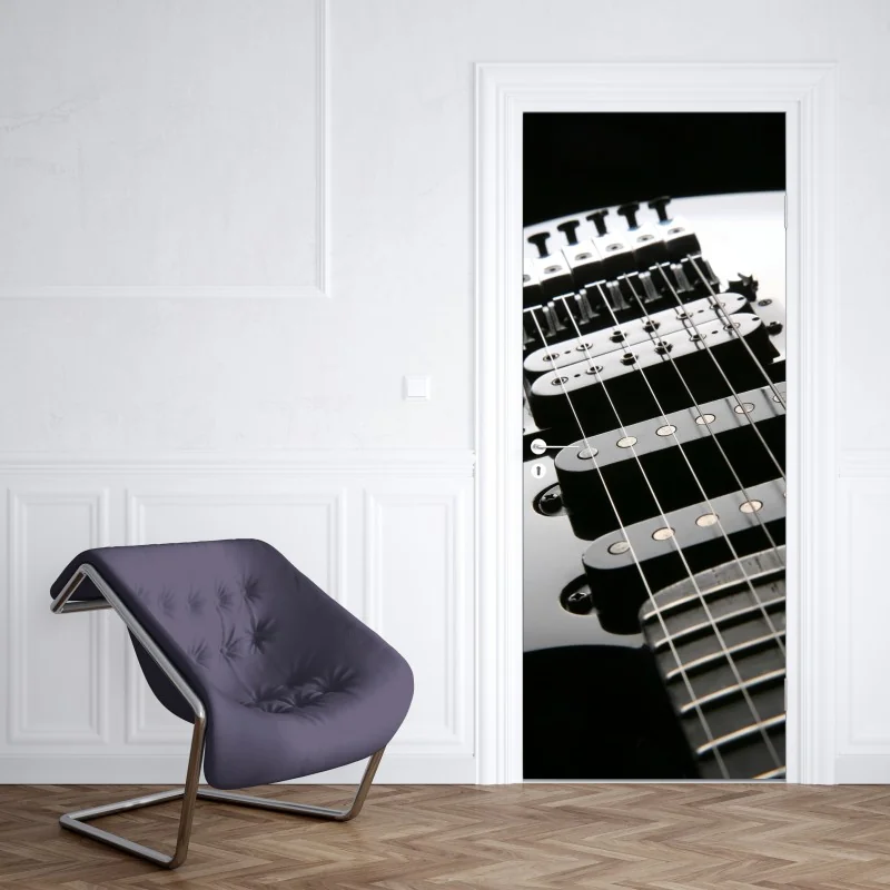 Naklejka na drzwi zbliżenie czarnej gitary elektrycznej – Wallissimo® Naklejka na drzwi zbliżenie czarnej gitary elektrycznej – Wallissimo®
