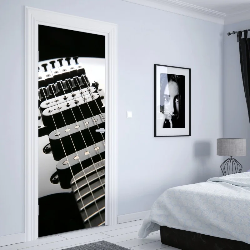 Naklejka na drzwi zbliżenie czarnej gitary elektrycznej – Wallissimo® Naklejka na drzwi zbliżenie czarnej gitary elektrycznej – Wallissimo®