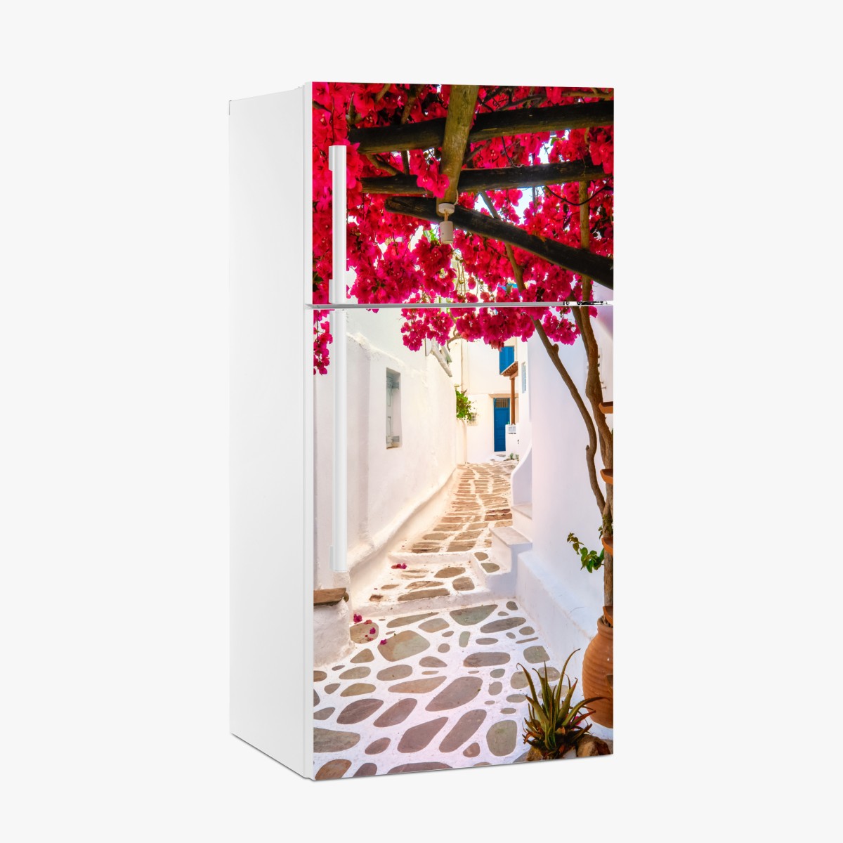 Fridge sticker sunlit Greek alley with bougainvillea – Wallissimo®