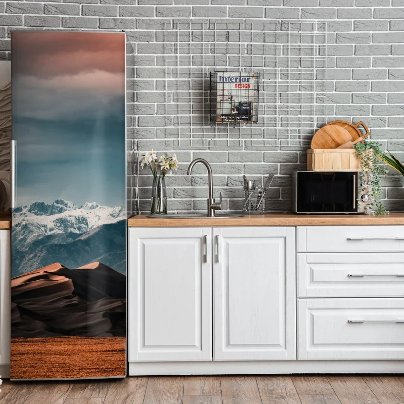 Naklejka na lodówkę wydmy pustyni pod zaśnieżonymi szczytami – Wallissimo® Naklejka na lodówkę wydmy pustyni pod zaśnieżonymi szczytami – Wallissimo®