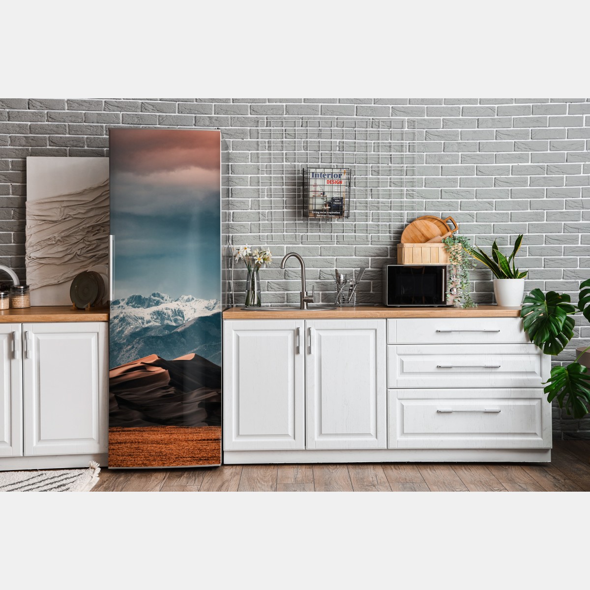 Naklejka na lodówkę wydmy pustyni pod zaśnieżonymi szczytami – Wallissimo® Naklejka na lodówkę wydmy pustyni pod zaśnieżonymi szczytami – Wallissimo®