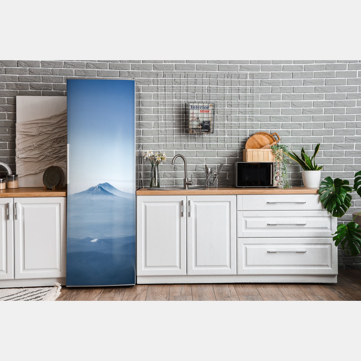 Naklejka na lodówkę mglisty niebieski szczyt górski – Wallissimo® Naklejka na lodówkę mglisty niebieski szczyt górski – Wallissimo®