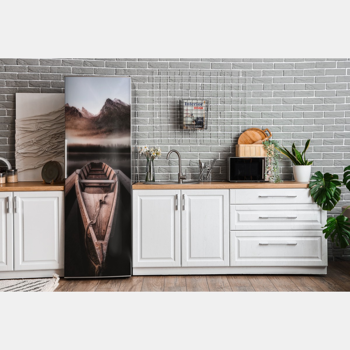 Naklejka na lodówkę mglista łódź przy górskim jeziorze – Wallissimo® Naklejka na lodówkę mglista łódź przy górskim jeziorze – Wallissimo®