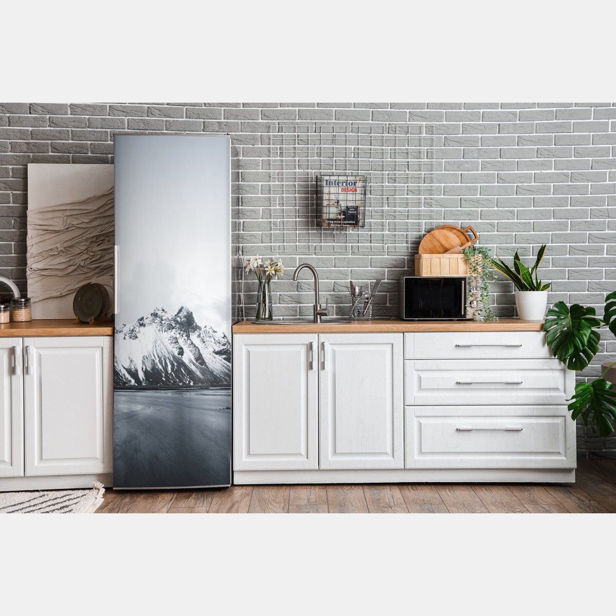Naklejka na lodówkę spokojny ośnieżony krajobraz górski nad morzem – Wallissimo® Naklejka na lodówkę spokojny ośnieżony krajobraz górski nad morzem – Wallissimo®