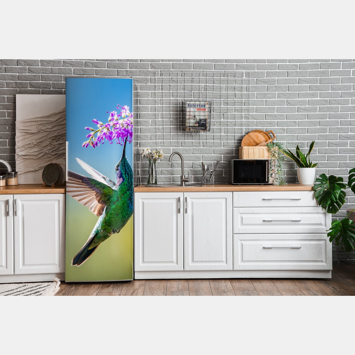 Naklejka na lodówkę koliber przy fioletowym kwiecie – Wallissimo® Naklejka na lodówkę koliber przy fioletowym kwiecie – Wallissimo®