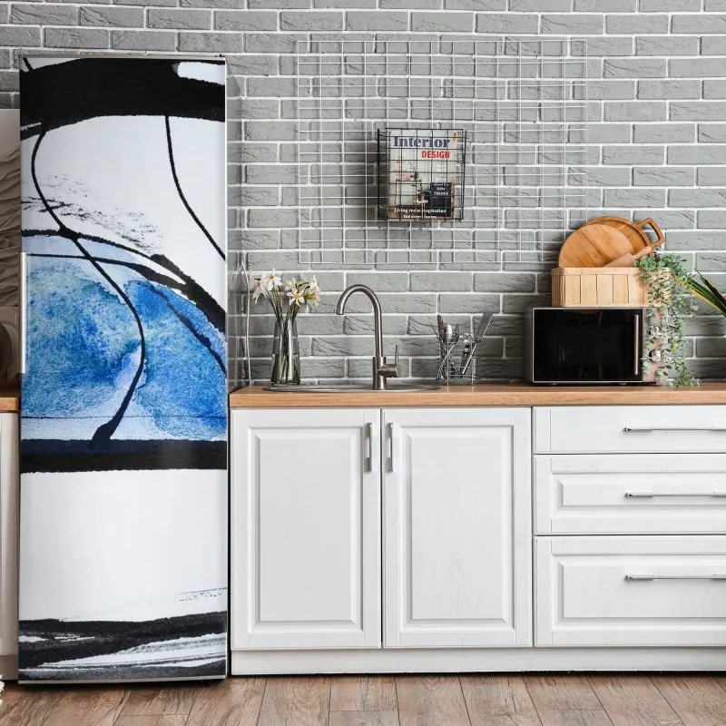 Naklejka na lodówkę elegancki portret gejszy w czerwonym i czarnym kimonie – Wallissimo®