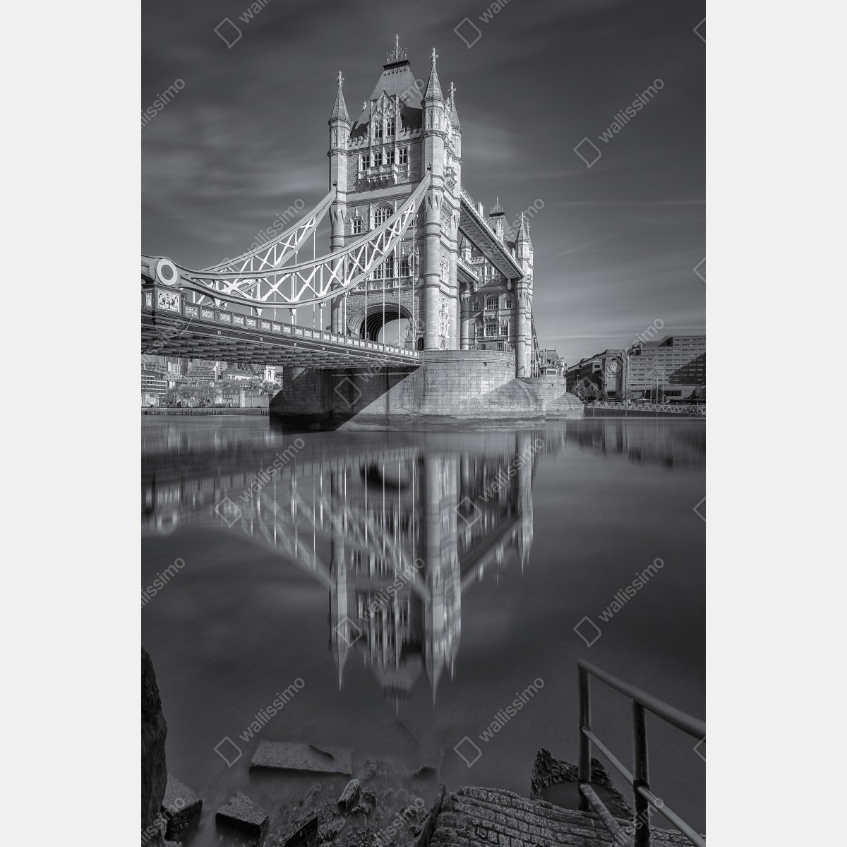 Naklejka na lodówkę Tower Bridge odbicie w odcieniach szarości – Wallissimo® Naklejka na lodówkę Tower Bridge odbicie w odcieniach szarości – Wallissimo®
