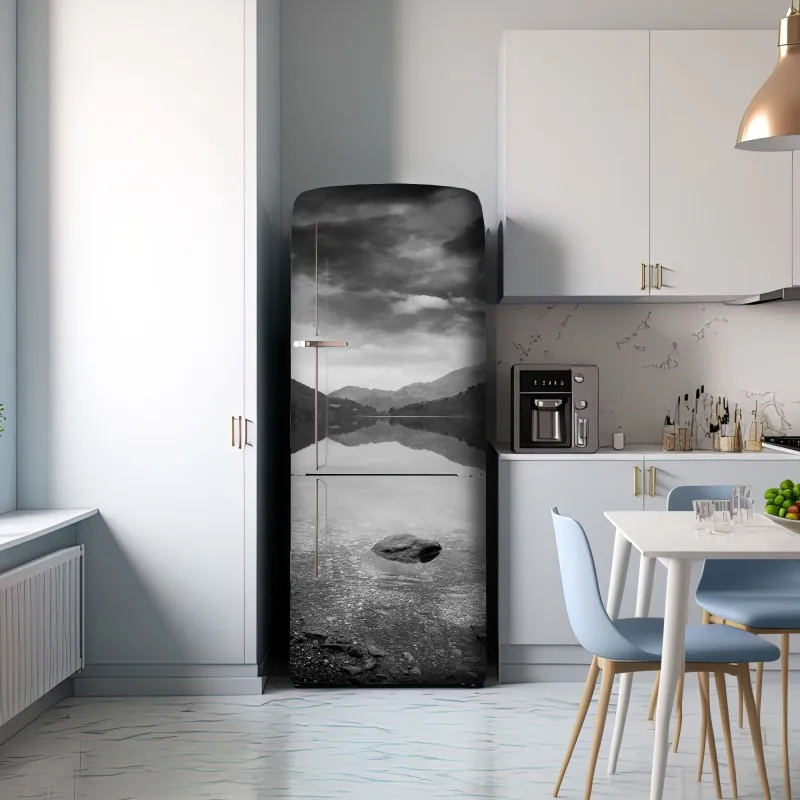 Naklejka na lodówkę spokojne jezioro z górskim odbiciem – Wallissimo® Naklejka na lodówkę spokojne jezioro z górskim odbiciem – Wallissimo®