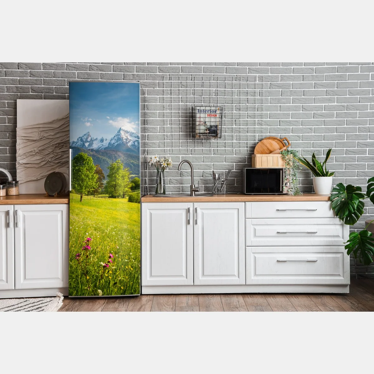 Naklejka na lodówkę alpejska wiosenna łąka pod śnieżnymi szczytami – Wallissimo® Naklejka na lodówkę alpejska wiosenna łąka pod śnieżnymi szczytami – Wallissimo®