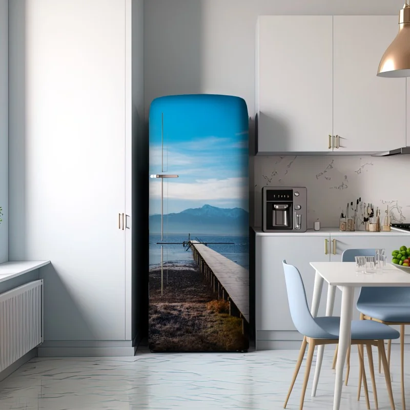 Naklejka na lodówkę mglisty pomost nad jeziorem o świcie – Wallissimo® Naklejka na lodówkę mglisty pomost nad jeziorem o świcie – Wallissimo®