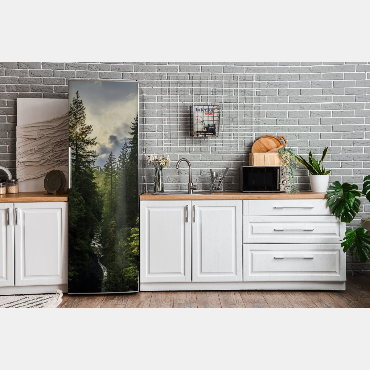 Naklejka na lodówkę mglisty iglasty las z wodospadem – Wallissimo® Naklejka na lodówkę mglisty iglasty las z wodospadem – Wallissimo®