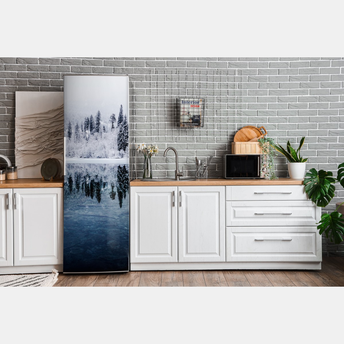 Naklejka na lodówkę zimowe jezioro z odbiciem w śnieżnym lesie – Wallissimo® Naklejka na lodówkę zimowe jezioro z odbiciem w śnieżnym lesie – Wallissimo®
