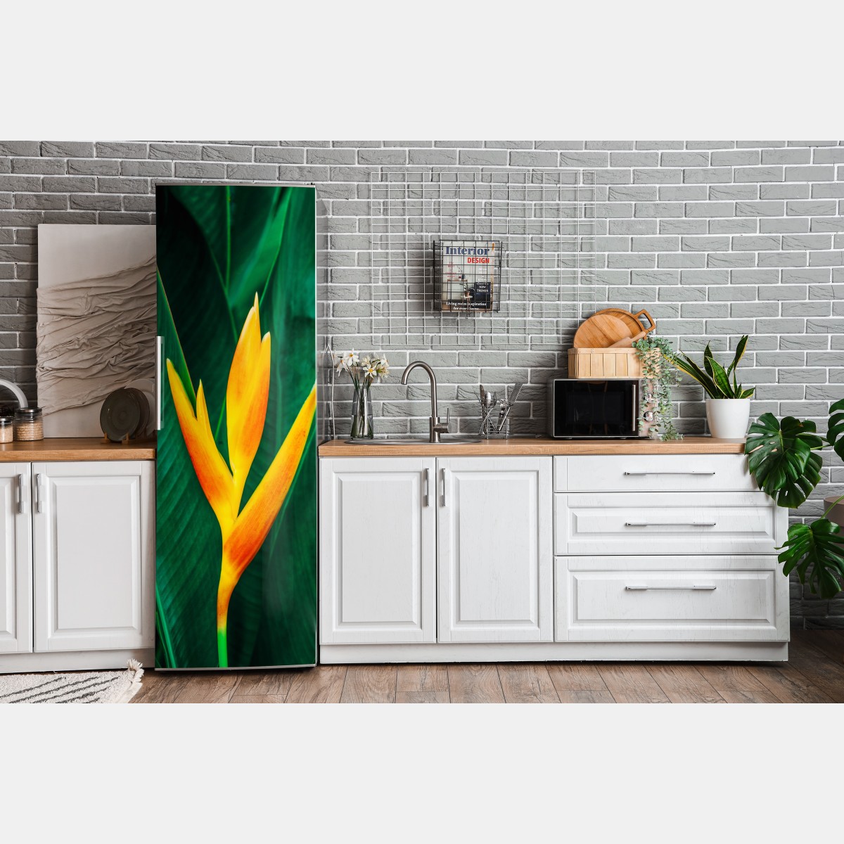 Naklejka na lodówkę żywy tropikalny kwiat heliconia na tle zielonych liści – Wallissimo® Naklejka na lodówkę żywy tropikalny kwiat heliconia na tle zielonych liści – Wallissimo®