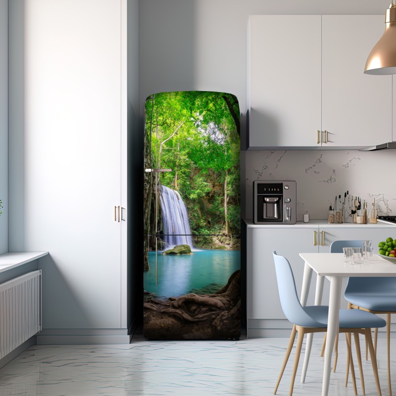 Naklejka na lodówkę spokojny wodospad w Parku Narodowym Erawan – Wallissimo® Naklejka na lodówkę spokojny wodospad w Parku Narodowym Erawan – Wallissimo®