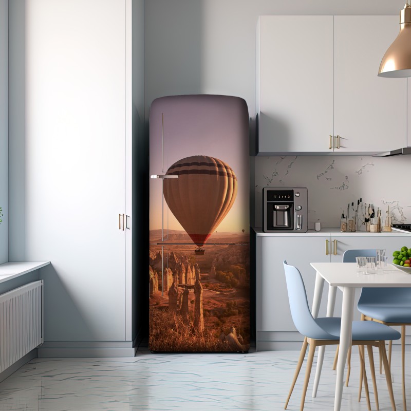 Naklejka na lodówkę balon nad Kapadocją o wschodzie słońca – Wallissimo® Naklejka na lodówkę balon nad Kapadocją o wschodzie słońca – Wallissimo®