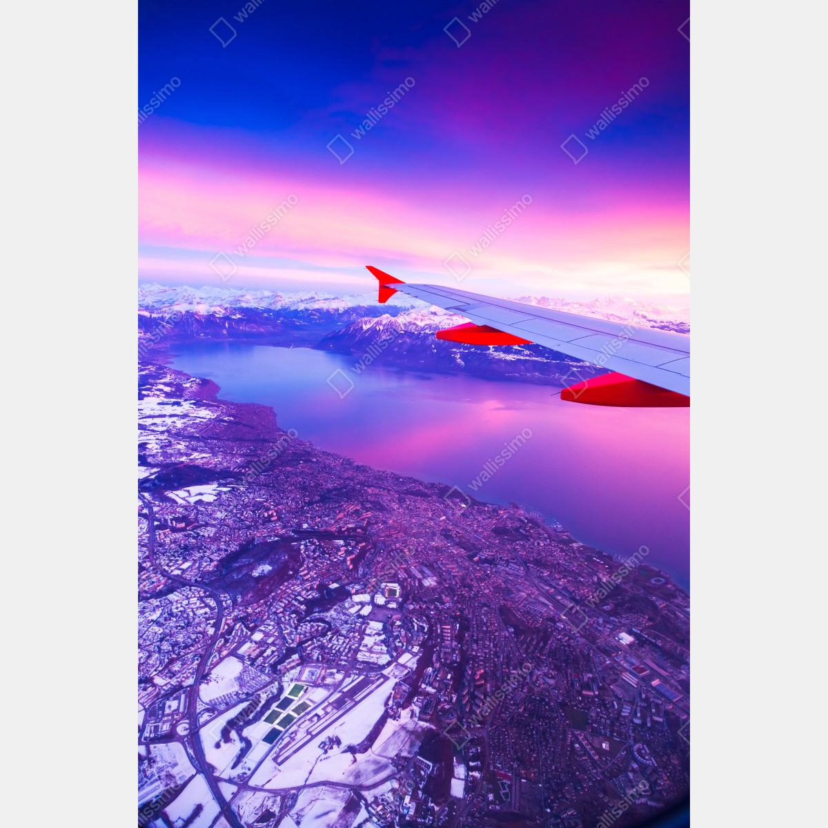 Naklejka na lodówkę panorama miasta nad jeziorem z lotu ptaka o zachodzie – Wallissimo® Naklejka na lodówkę panorama miasta nad jeziorem z lotu ptaka o zachodzie – Wallissimo®