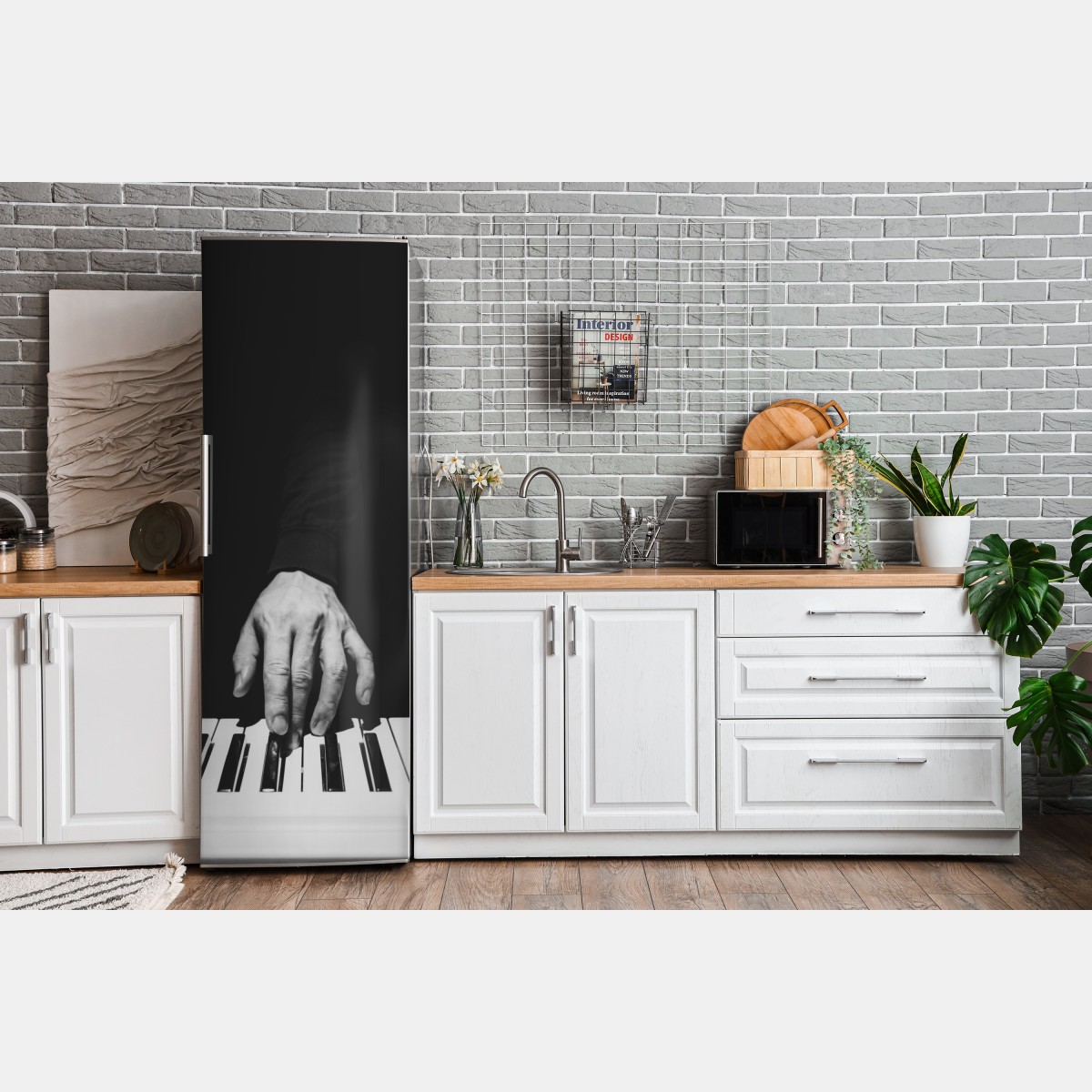 Naklejka na lodówkę monochromatyczne zbliżenie ręki przy pianinie – Wallissimo® Naklejka na lodówkę monochromatyczne zbliżenie ręki przy pianinie – Wallissimo®