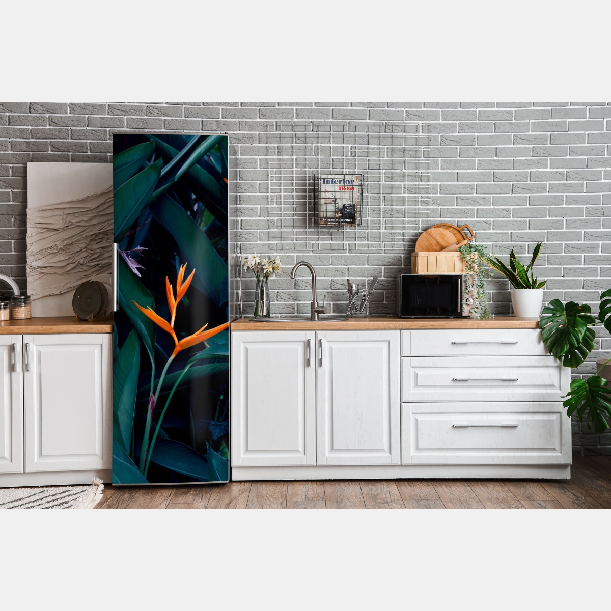 Naklejka na lodówkę żywa strelicja na tle ciemnozielonych liści – Wallissimo® Naklejka na lodówkę żywa strelicja na tle ciemnozielonych liści – Wallissimo®