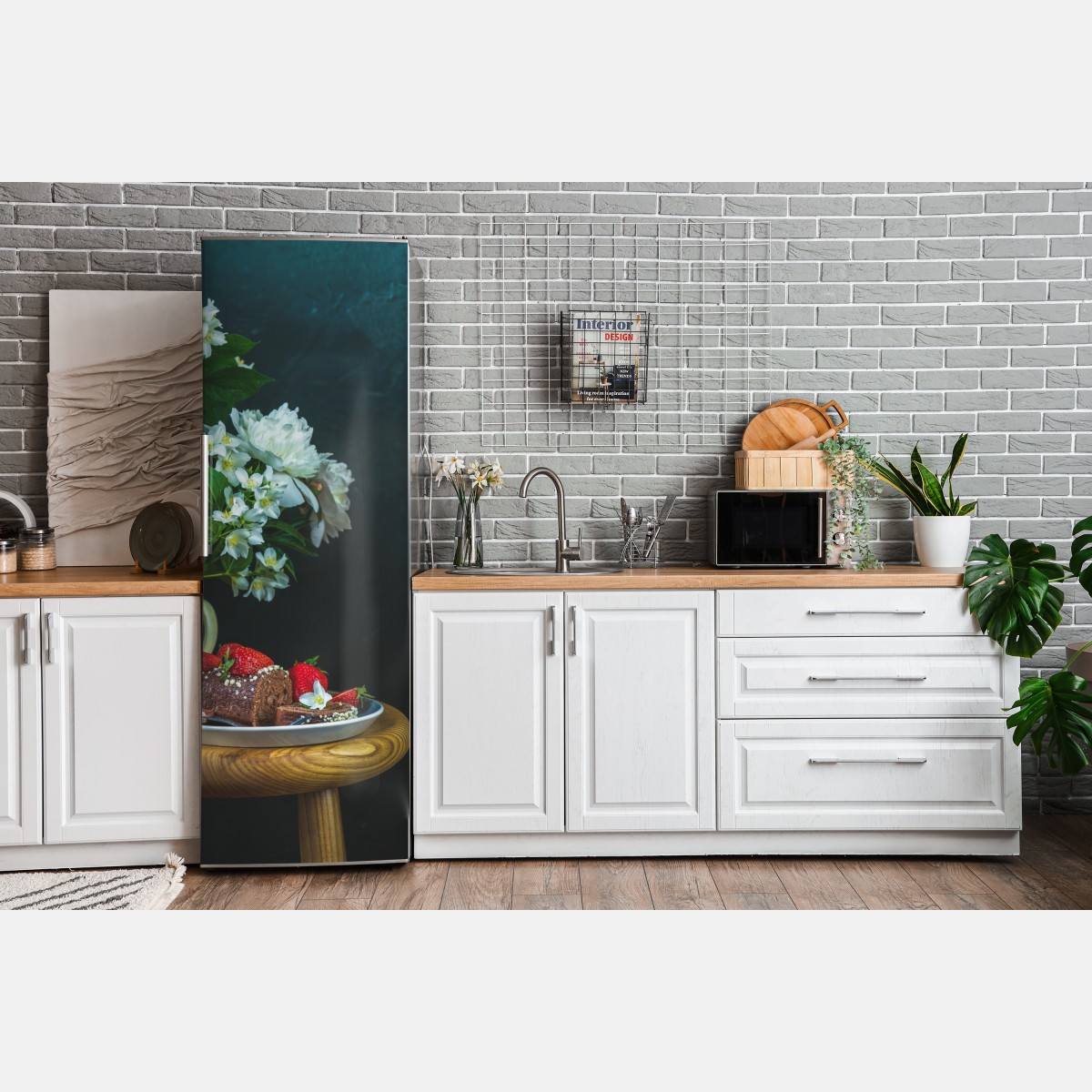 Naklejka na lodówkę rolada czekoladowa z truskawkami i białymi kwiatami – Wallissimo® Naklejka na lodówkę rolada czekoladowa z truskawkami i białymi kwiatami – Wallissimo®