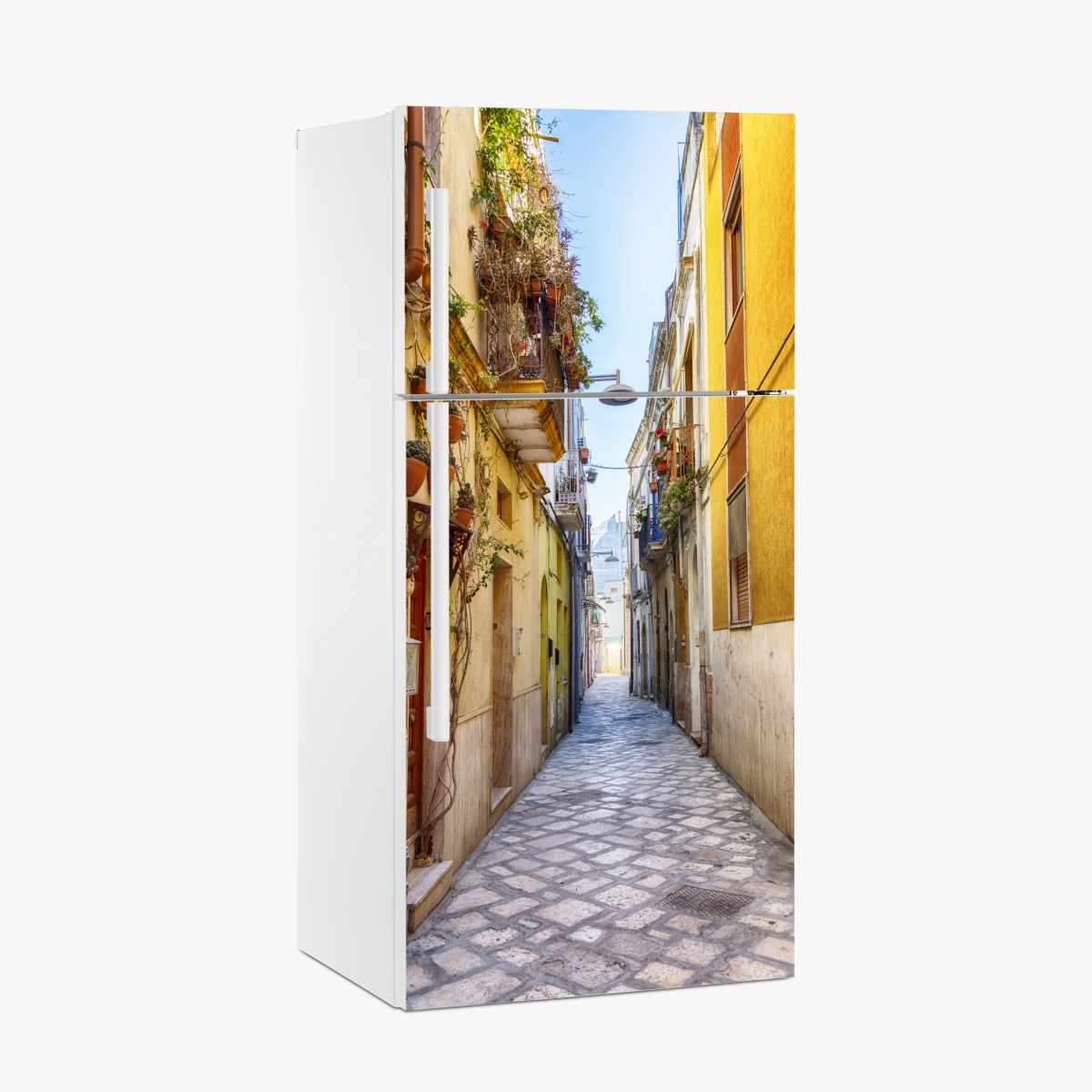 Fridge sticker sunlit alley in Brindisi – Wallissimo®