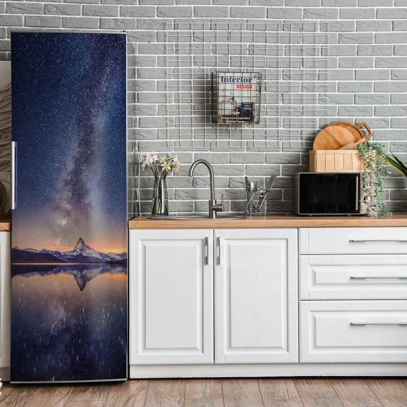 Naklejka na lodówkę słoneczna leśna ścieżka wśród sosen – Wallissimo®