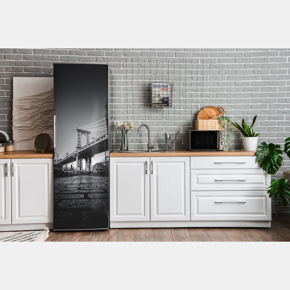 Naklejka na lodówkę most na Manhattanie z perspektywy brukowanej ulicy – Wallissimo® Naklejka na lodówkę most na Manhattanie z perspektywy brukowanej ulicy – Wallissimo®