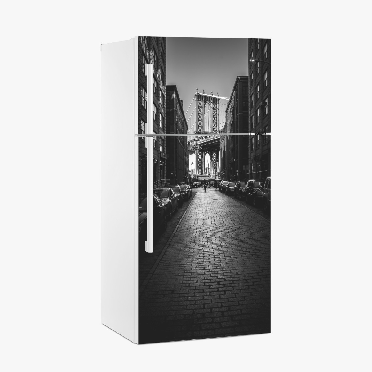 Fridge sticker Manhattan bridge framed by cobblestone street – Wallissimo®