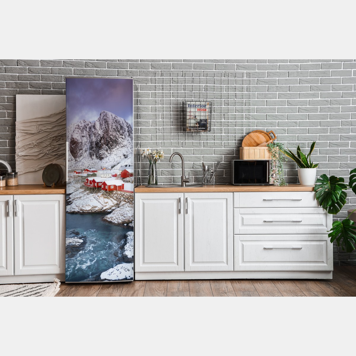 Naklejka na lodówkę czerwone domki nad zaśnieżoną górą – Wallissimo® Naklejka na lodówkę czerwone domki nad zaśnieżoną górą – Wallissimo®