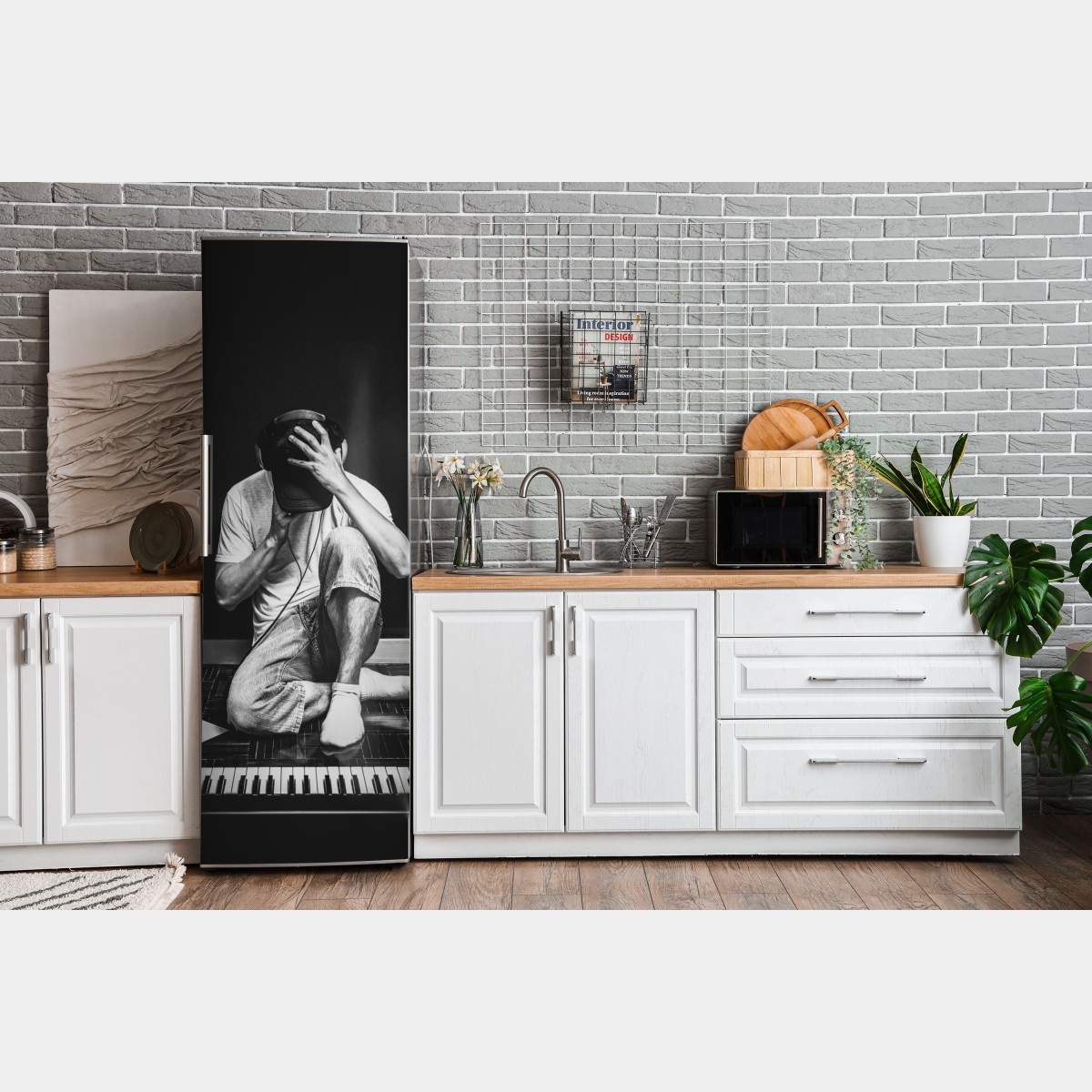 Naklejka na lodówkę introwertyczny muzyk przy klawiaturze – Wallissimo® Naklejka na lodówkę introwertyczny muzyk przy klawiaturze – Wallissimo®