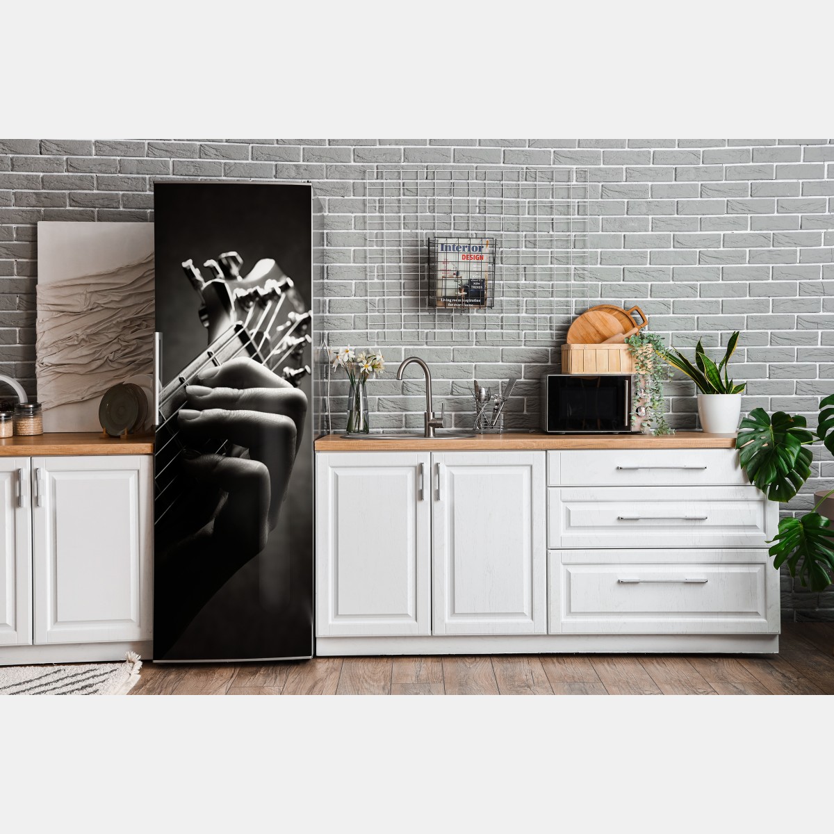 Naklejka na lodówkę zbliżenie dłoni gitarzysty na gryfie – Wallissimo® Naklejka na lodówkę zbliżenie dłoni gitarzysty na gryfie – Wallissimo®