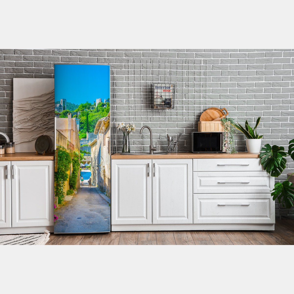 Naklejka na lodówkę słoneczna uliczka wioski śródziemnomorskiej – Wallissimo® Naklejka na lodówkę słoneczna uliczka wioski śródziemnomorskiej – Wallissimo®