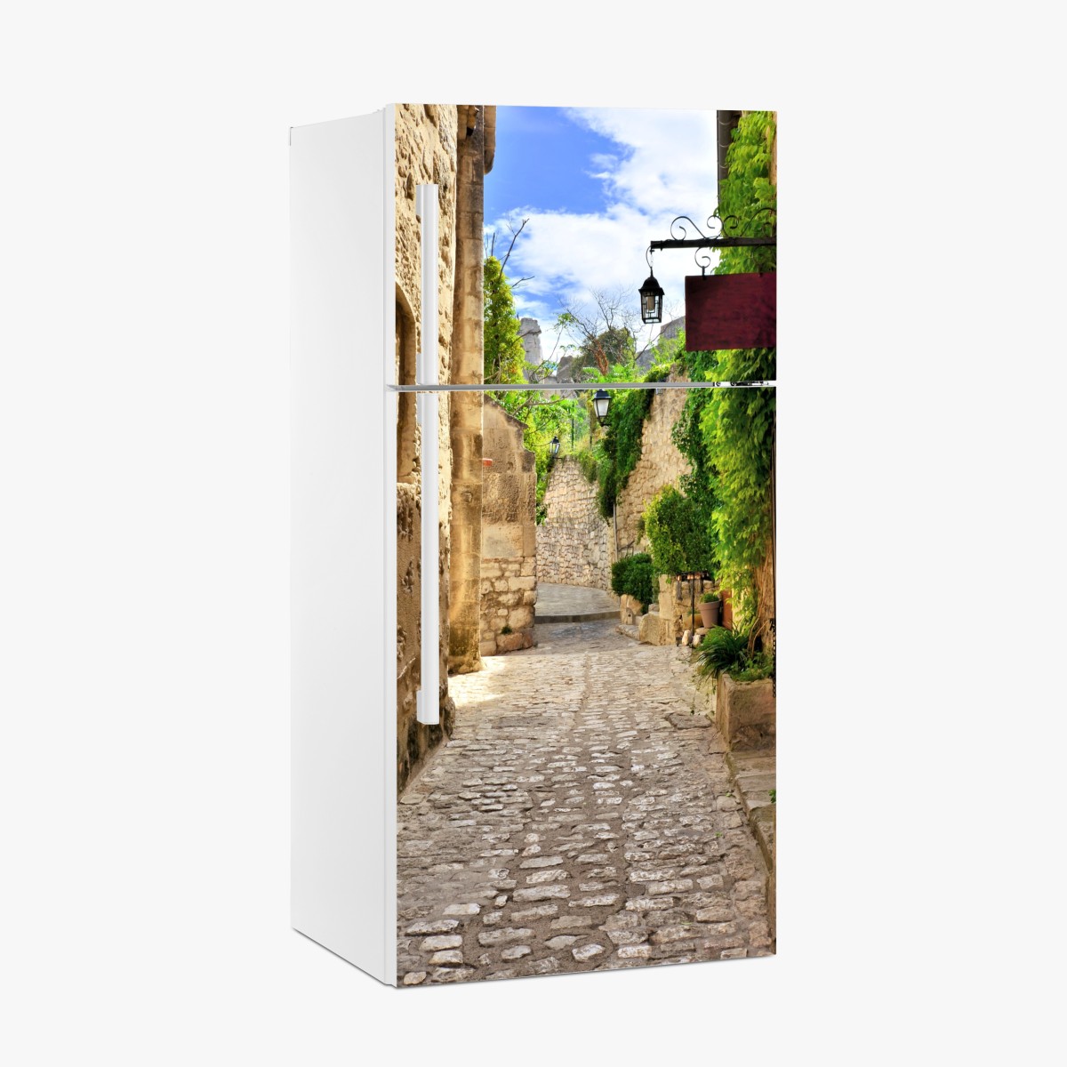 Fridge sticker charming cobblestone street in Les Baux de Provence – Wallissimo®