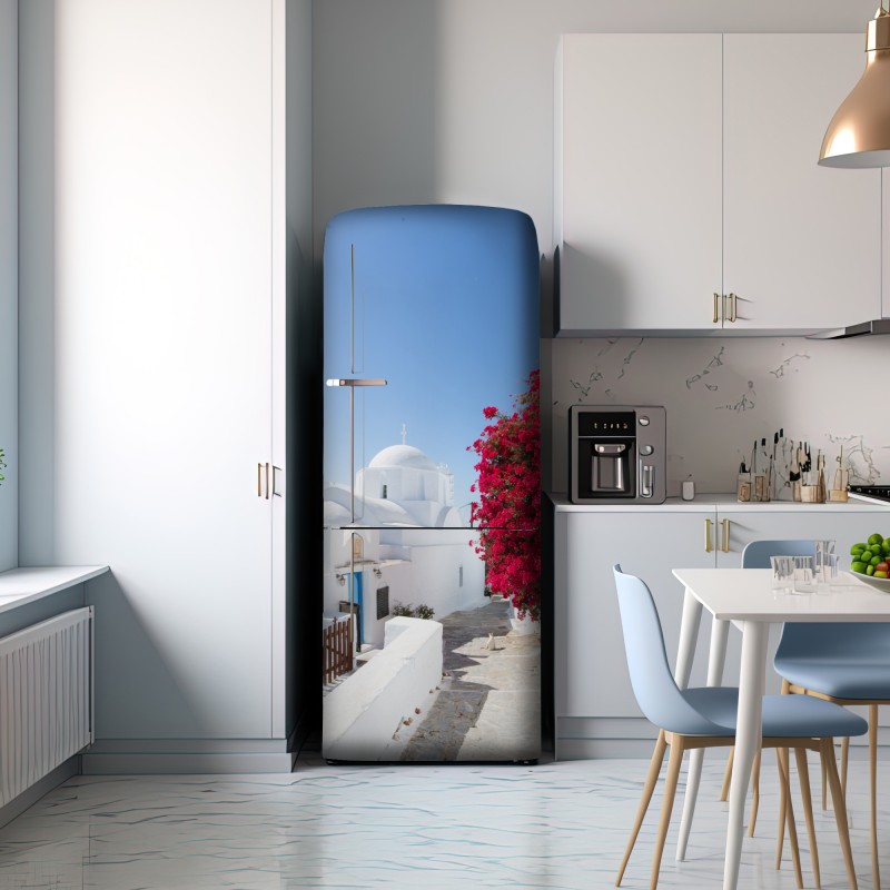 Naklejka na lodówkę słoneczna ulica wyspy z bujną bugenwillą – Wallissimo® Naklejka na lodówkę słoneczna ulica wyspy z bujną bugenwillą – Wallissimo®