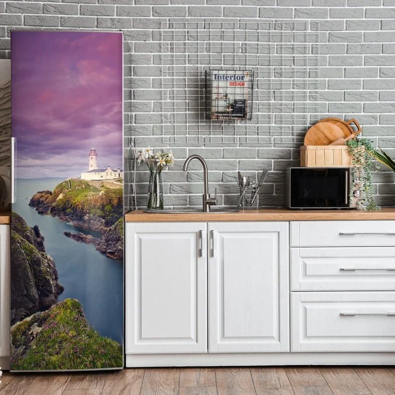 Naklejka na lodówkę fioletowa latarnia nad skalistym wybrzeżem – Wallissimo® Naklejka na lodówkę fioletowa latarnia nad skalistym wybrzeżem – Wallissimo®