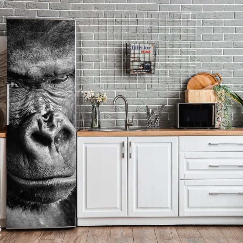Naklejka na lodówkę intensywny portret goryla w czerni i bieli