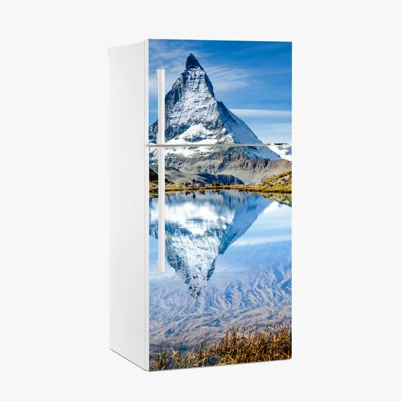 Naklejka na lodówkę majestatyczny Matterhorn odbity w alpejskim jeziorze