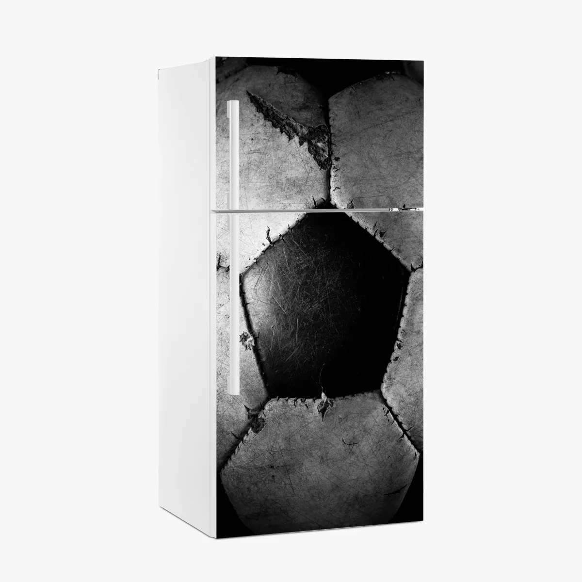 Naklejka na lodówkę zniszczona piłka nożna - zbliżenie – Wallissimo® Naklejka na lodówkę zniszczona piłka nożna - zbliżenie – Wallissimo®