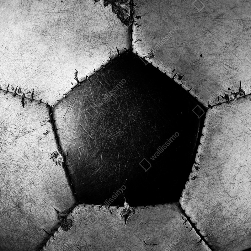 Naklejka na lodówkę zniszczona piłka nożna - zbliżenie – Wallissimo® Naklejka na lodówkę zniszczona piłka nożna - zbliżenie – Wallissimo®