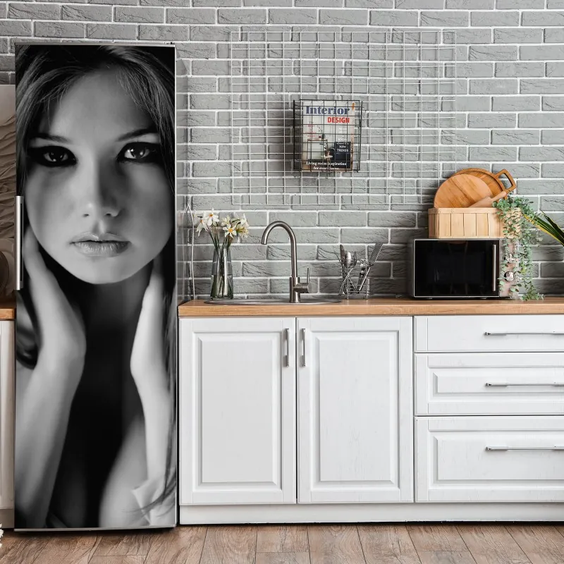 Naklejka na lodówkę intymny monochromatyczny portret – Wallissimo® Naklejka na lodówkę intymny monochromatyczny portret – Wallissimo®