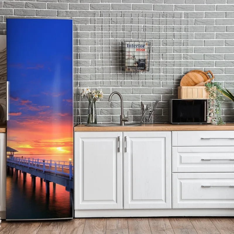 Naklejka na lodówkę odważna geometryczna elewacja w pomarańczy i turkusie – Wallissimo®