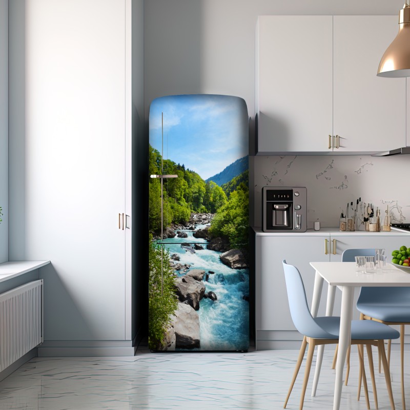 Naklejka na lodówkę górska rzeka w bujnej zieleni – Wallissimo® Naklejka na lodówkę górska rzeka w bujnej zieleni – Wallissimo®