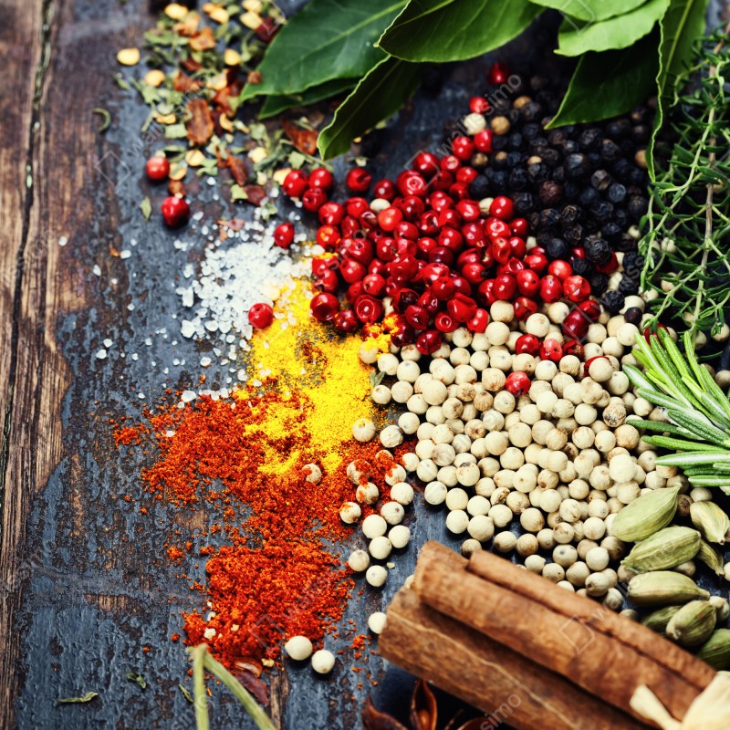 Naklejka na lodówkę intensywny zestaw przypraw na rustykalnym drewnie – Wallissimo® Naklejka na lodówkę intensywny zestaw przypraw na rustykalnym drewnie – Wallissimo®