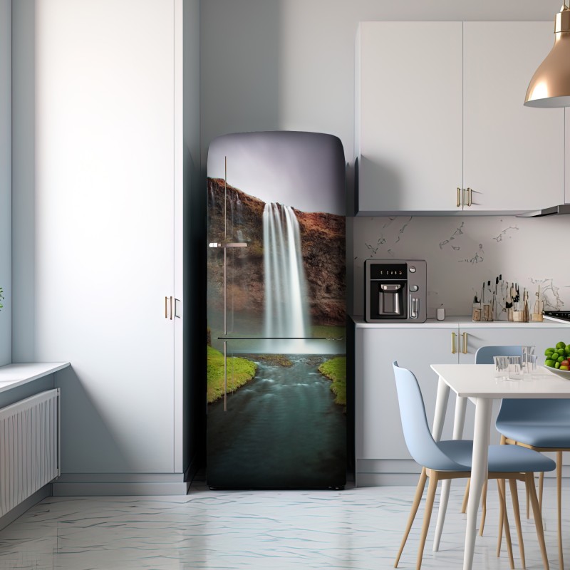 Naklejka na lodówkę mglisty wodospad w bujnej dolinie – Wallissimo® Naklejka na lodówkę mglisty wodospad w bujnej dolinie – Wallissimo®