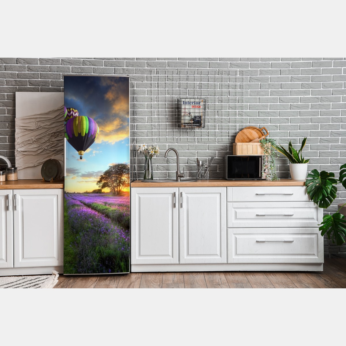 Naklejka na lodówkę lawendowy zachód słońca z kolorowymi balonami – Wallissimo® Naklejka na lodówkę lawendowy zachód słońca z kolorowymi balonami – Wallissimo®