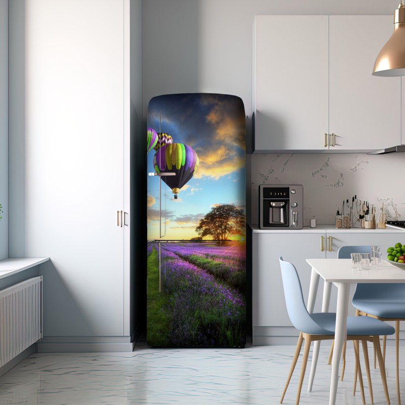 Naklejka na lodówkę lawendowy zachód słońca z kolorowymi balonami – Wallissimo® Naklejka na lodówkę lawendowy zachód słońca z kolorowymi balonami – Wallissimo®