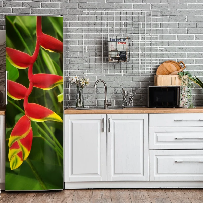 Naklejka na lodówkę wibrująca heliconia w tropikalnym listowiu – Wallissimo® Naklejka na lodówkę wibrująca heliconia w tropikalnym listowiu – Wallissimo®