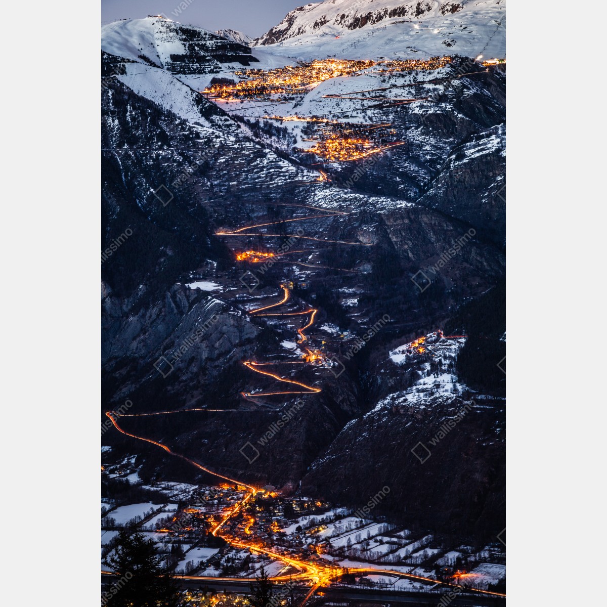 Plakat Alpe d'Huez nocna wspinaczka po krętej drodze – Wallissimo® Plakat Alpe d'Huez nocna wspinaczka po krętej drodze – Wallissimo®