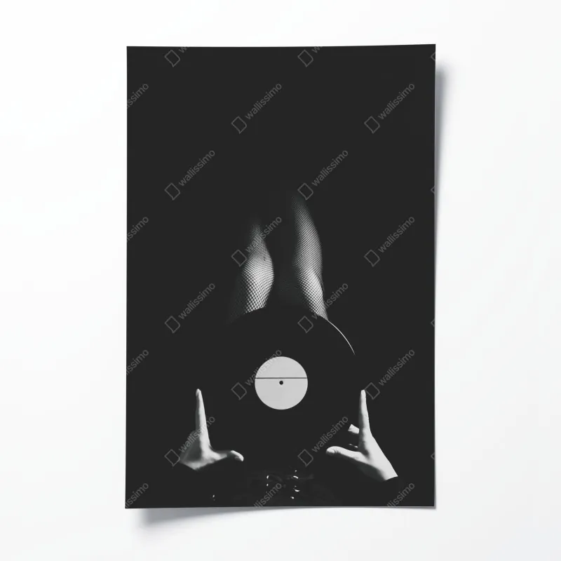 Plakat płyta winylowa i nogi w kabaretkach